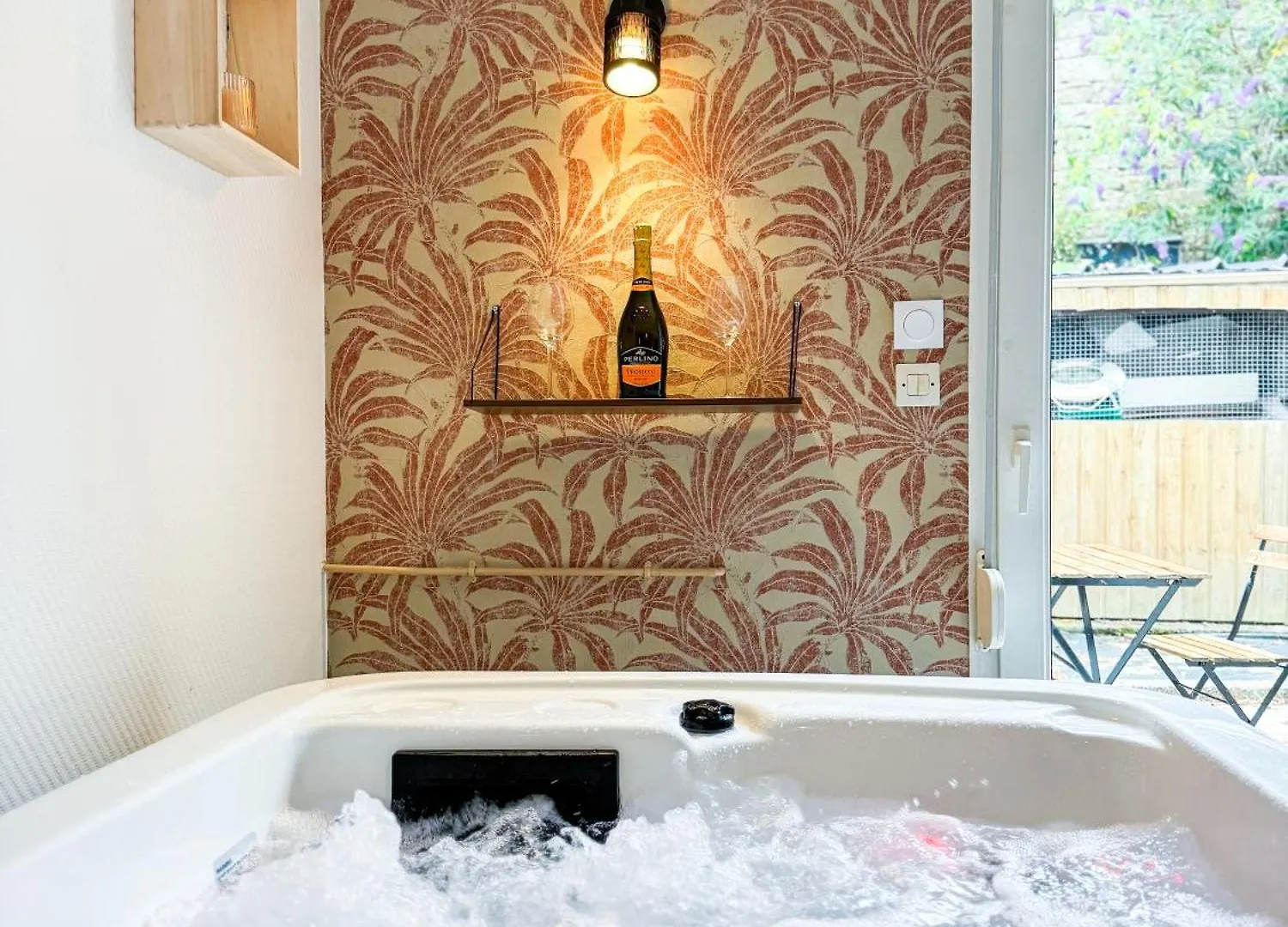 New Jacuzzi Le Terracotta Terrasse Parking Centre Ville Guingamp 0*,  Francie
